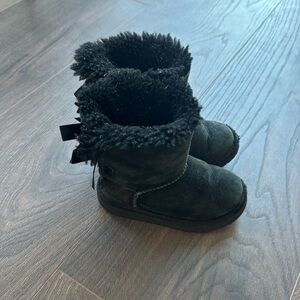 Girls size 10 Uggs. Gently used. Size 10